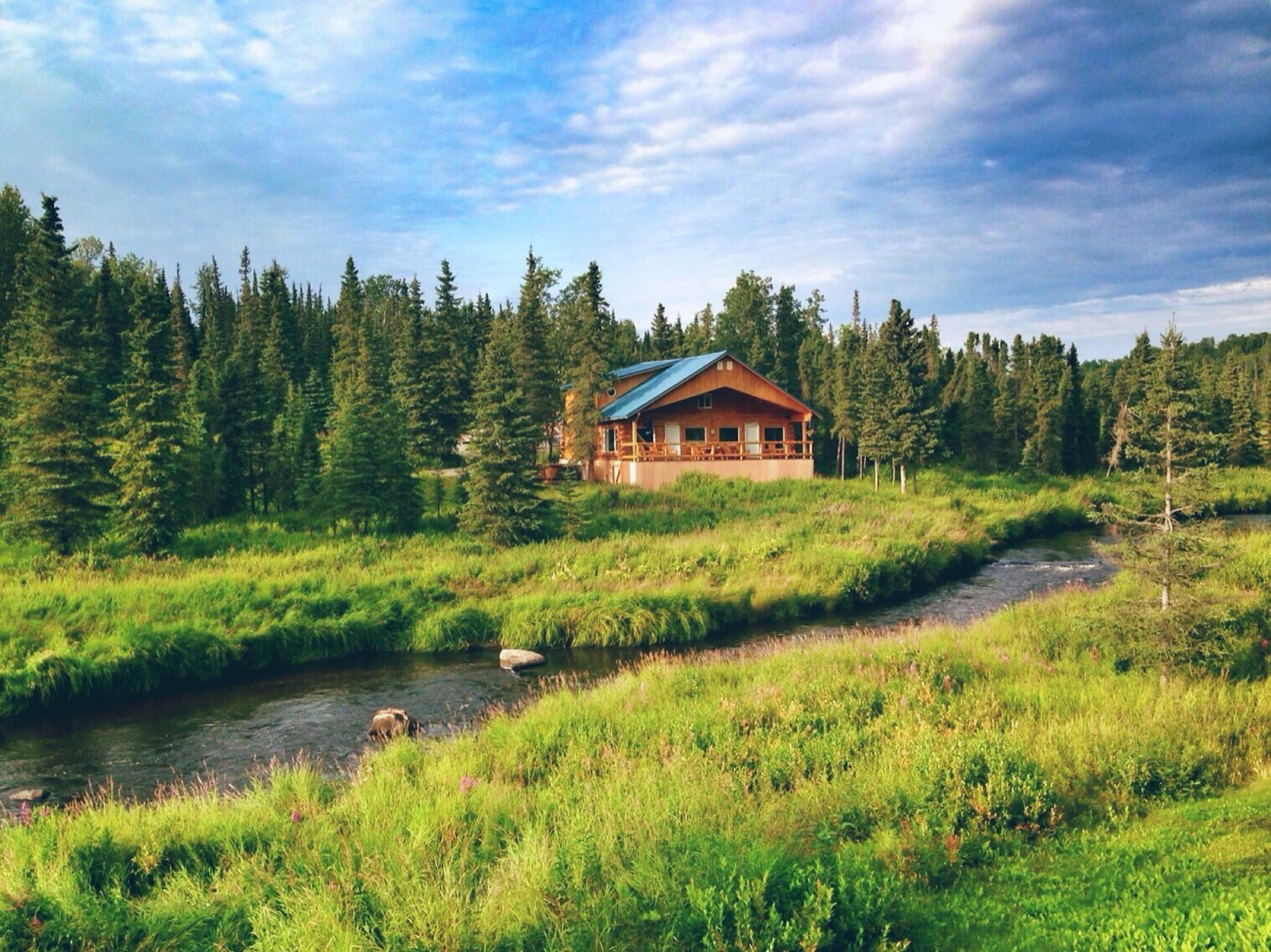 Knepper's Alaska Fishcamp lodge by the river, Kenai Peninsula